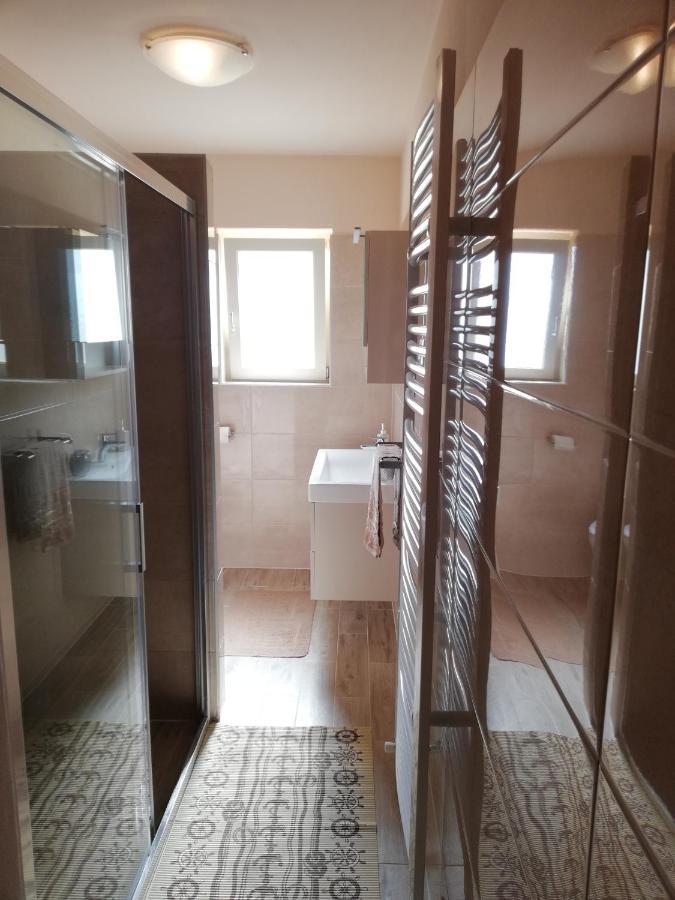 Apartman Nikola Ladrovici Eksteriør billede